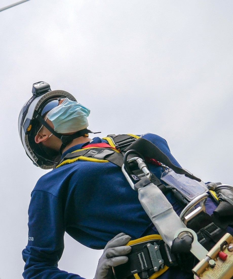 Imagen de trabajadora femenina de Acciona